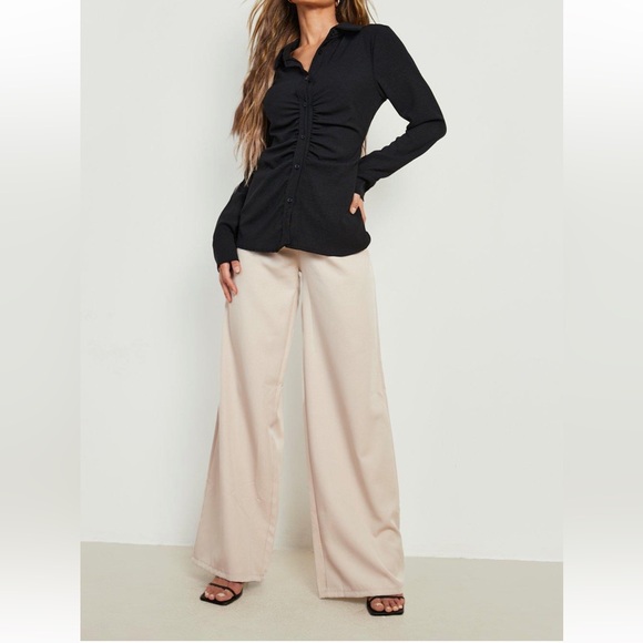 36 Chic Button Down Shirt With Ruched Detail - Picture 5 of 10